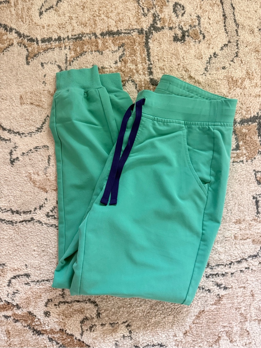 Figs women’s surgical green joggers